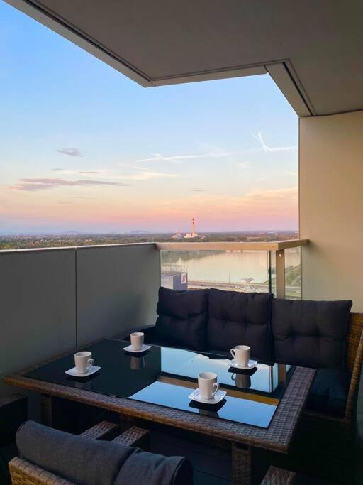 Danube Skyline Executive Apartment Vienna Luaran gambar